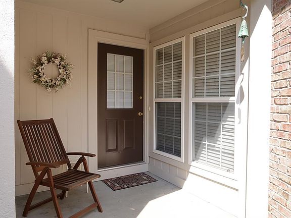 2nd image of 3895 Alicante Ln