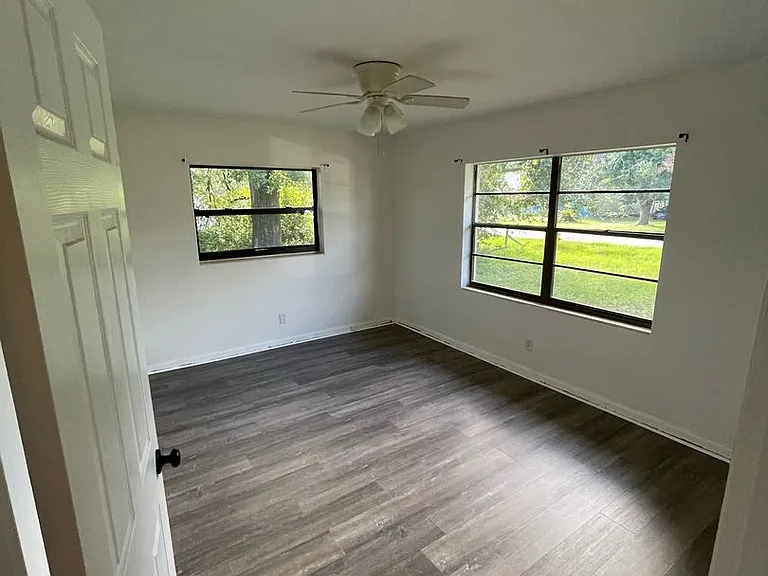 1608 Pine Ave — Photo 6