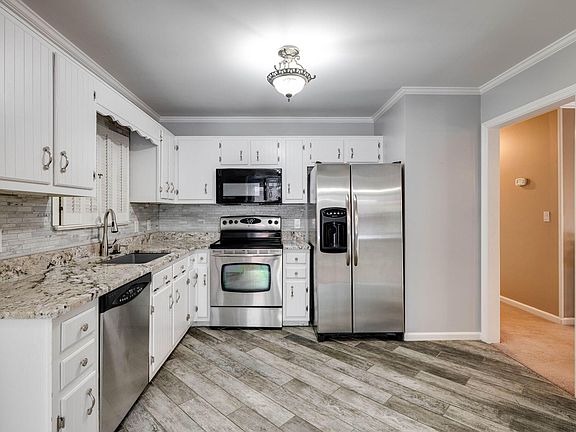 3rd image of 2511 Hunt Heights Dr