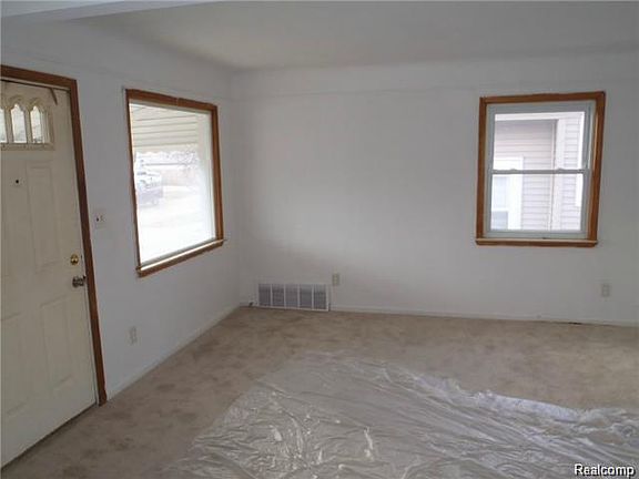 3rd image of 454 Stewart Ave