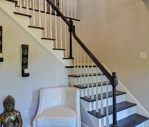 2nd image of 32220 Cambridge Cir