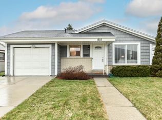 1618 Crab Tree Ln, Racine, WI 53406