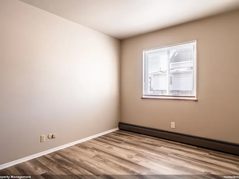 835 Merritt Ave — Photo 6