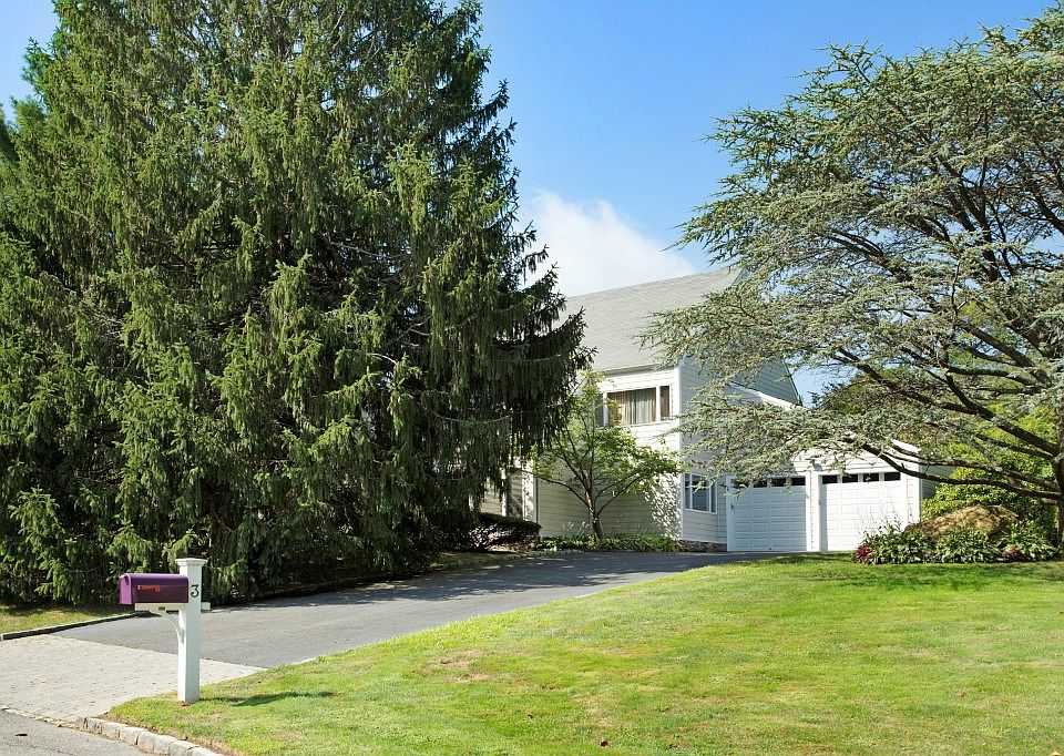 1st image of 3 Beatrice Ln