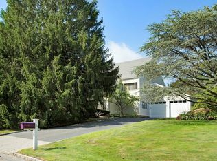 3 Beatrice Ln, Glen Cove, NY 11542
