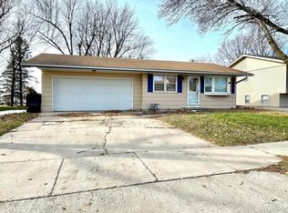 1605 N Burlington Ave, Worthington, MN --