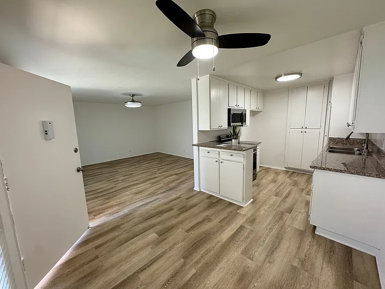 20317 Saticoy St — Photo 17
