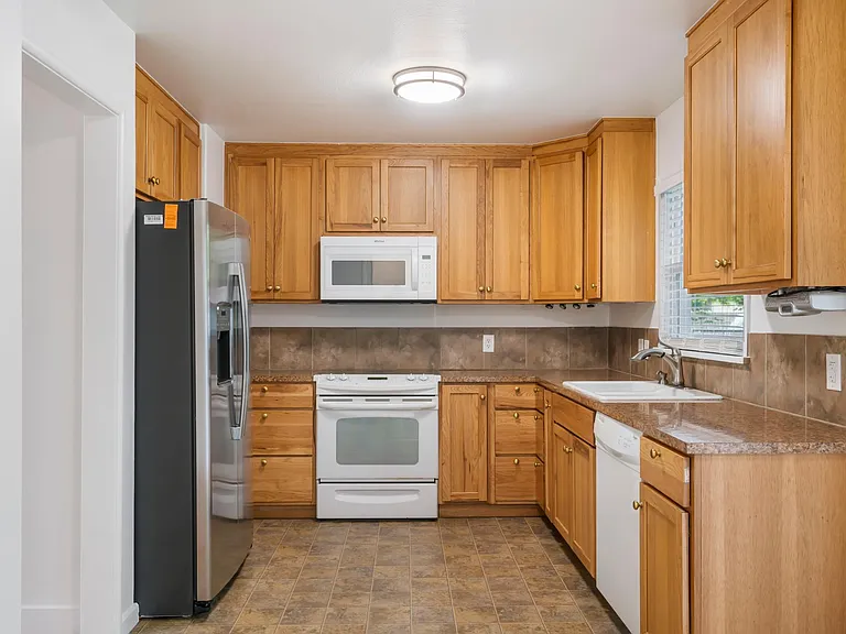 9006 Highland Ave SW — Photo 32