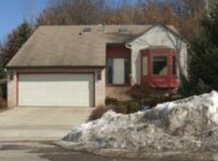 915 Glacier Ln NE, Rochester, MN 55906