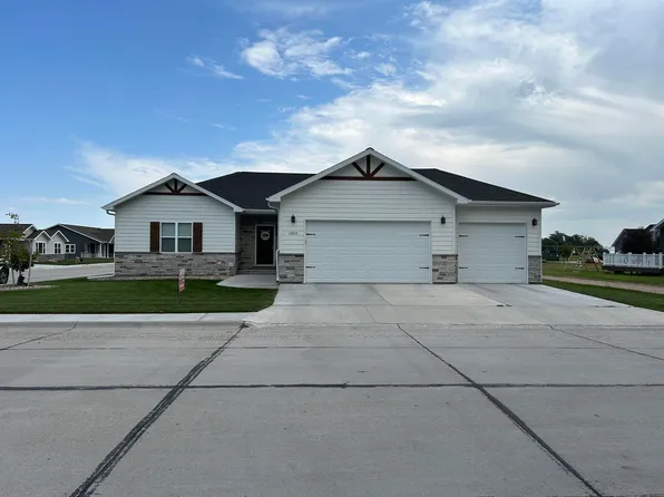 1806 B St, Cozad, NE 69130