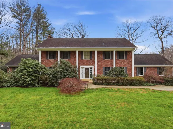 5605 Smoke Rise Ln, Fairfax Station, VA 22039