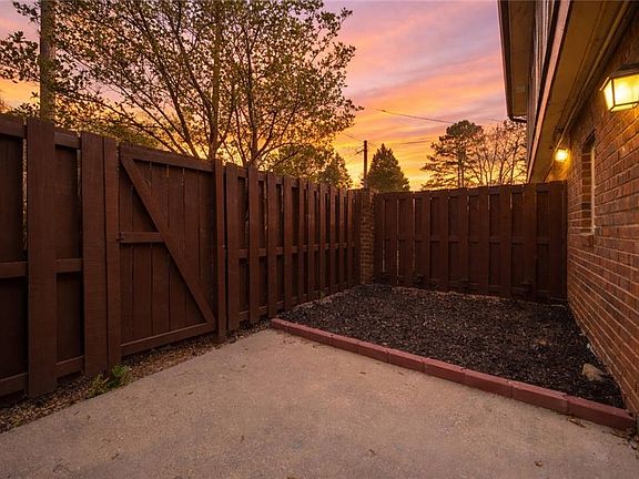 4th image of 3298 Abbeywood Dr