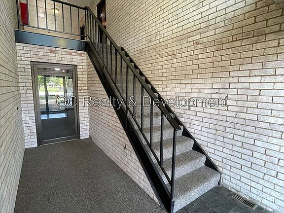 2nd image of 180 N Wolf Rd #1D
