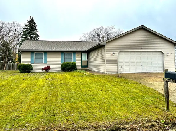 1923 Grant Pl, Port Huron, MI 48060