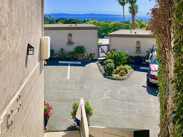 2100 Red Rose Way #P — Photo 17