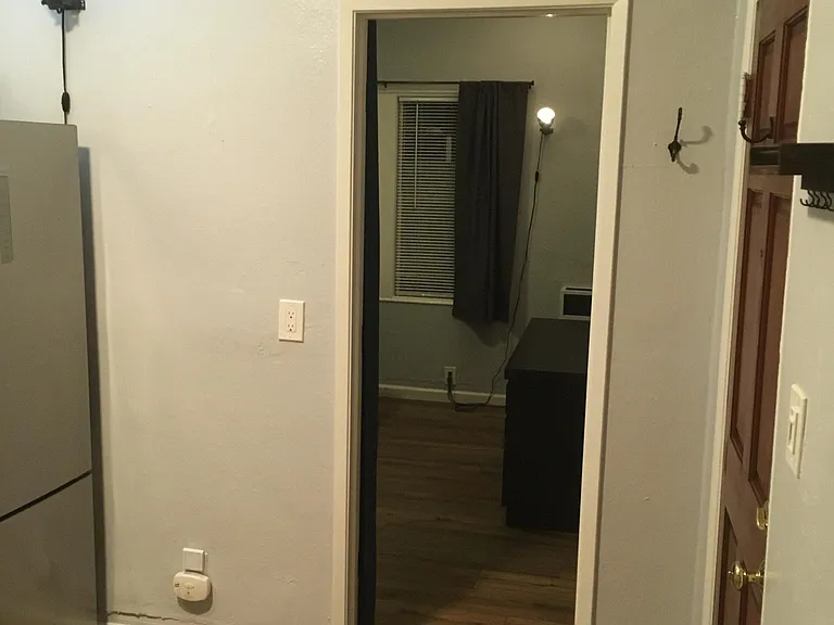 1005 Ferry St #D — Photo 7