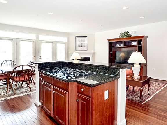 Kitchen joins family Room