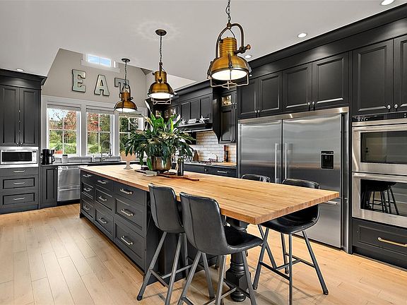 3rd image of 1468 Pebble Pl