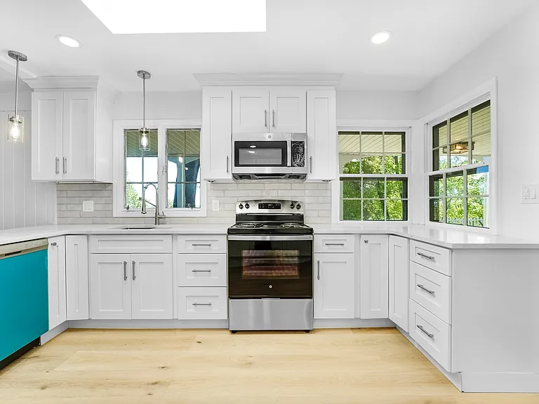 306 Warrenville Rd — Photo 7