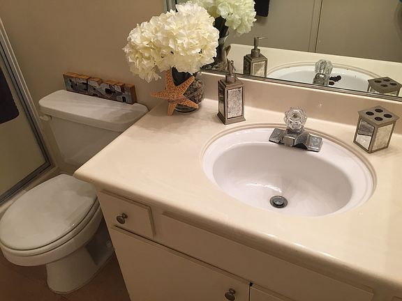 guest bedroom's bathroom