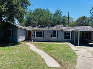 1152 E 4th St, Alice, TX 78332