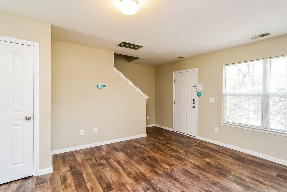 3 bed, 2.5 bath, 1300 sqft, $2,490 — Photo 4
