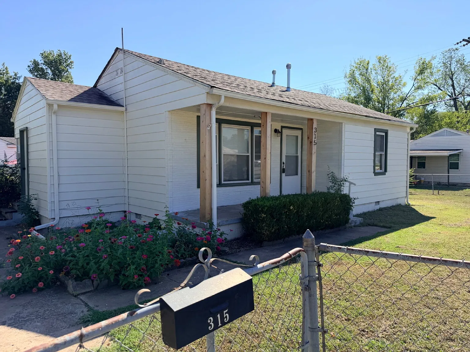 2-Bedroom Retreat on Main Street Owasso — Photo 2