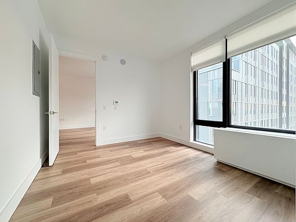 5th image of 228 E 135th St #1734