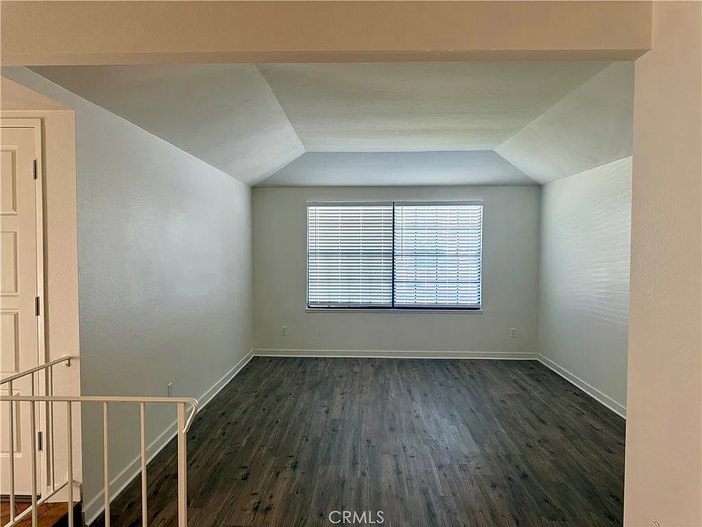 3 bed, 1912 sqft, $4,300 — Photo 2