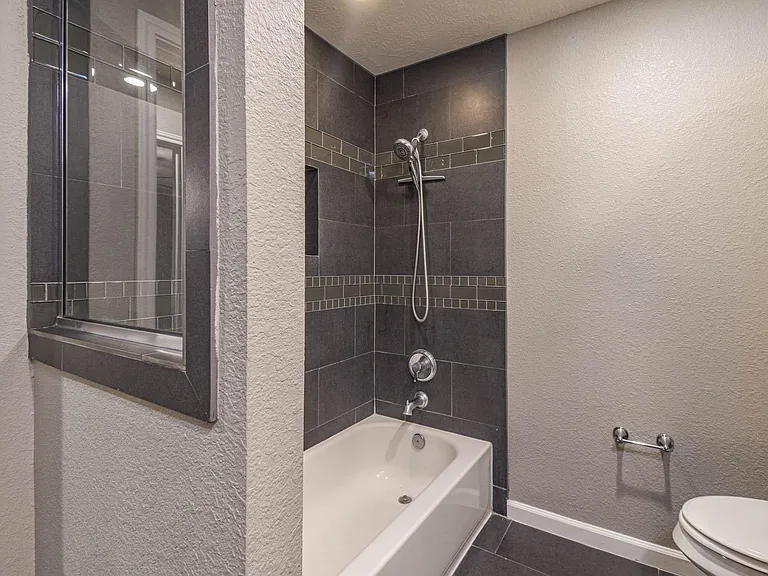 8806 Lakeside Forest Dr — Photo 19