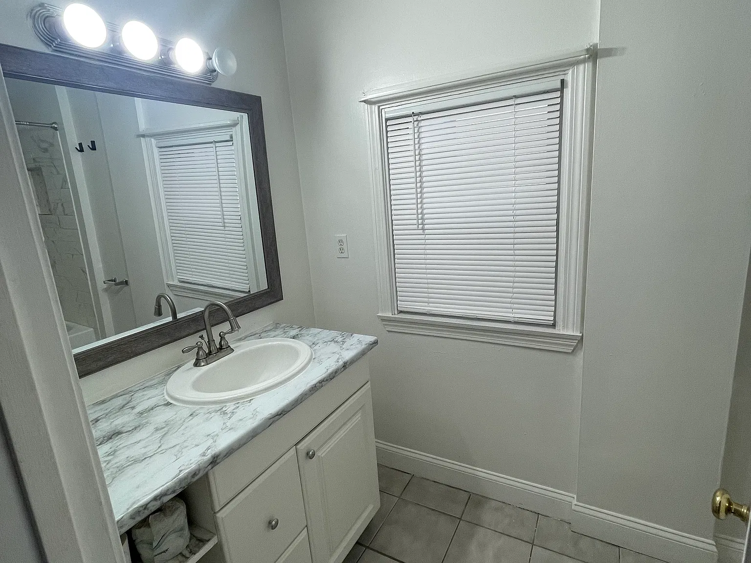 46 Mary Ave — Photo 1