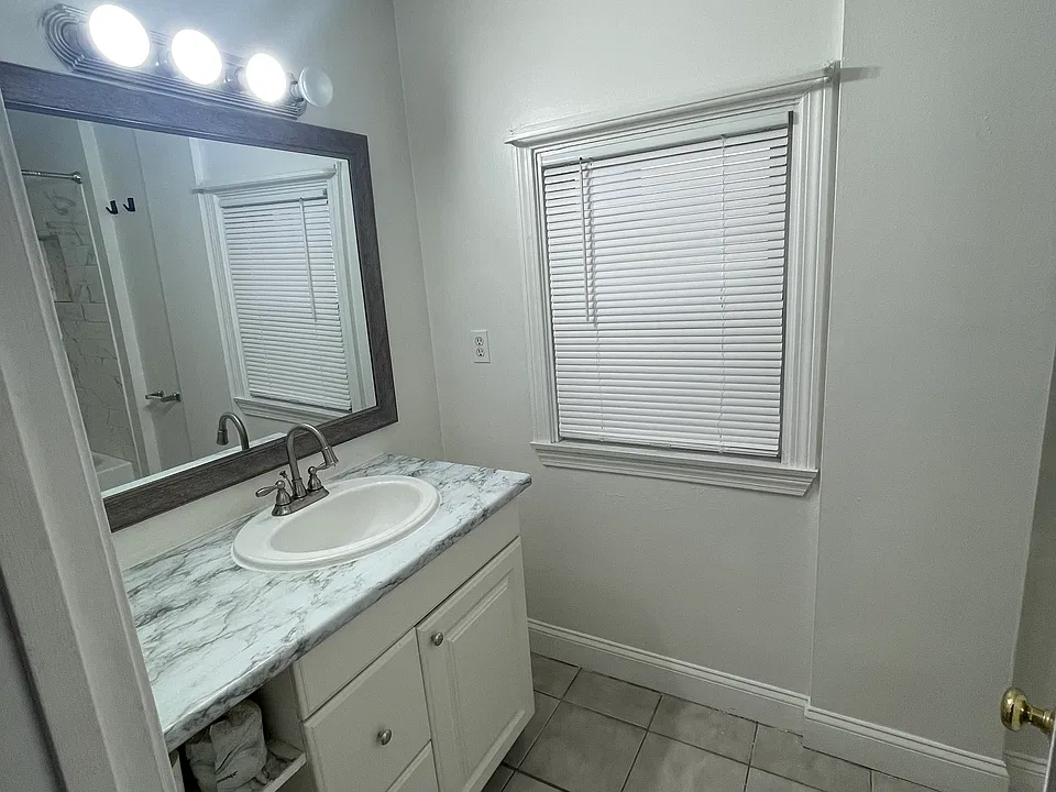 46 Mary Ave #2
