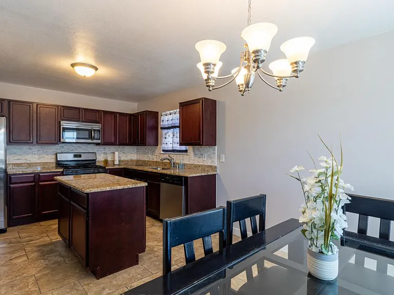 424 Sonaran Ct — Photo 7