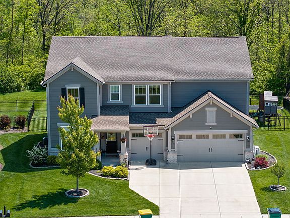 4th image of 587 Ferndale Ln