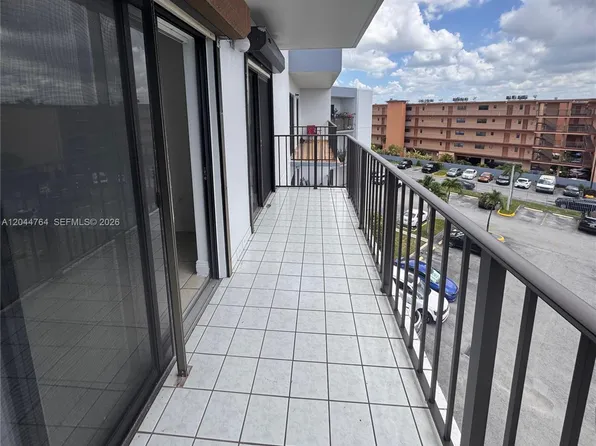 1820 W 53rd St, Hialeah, FL