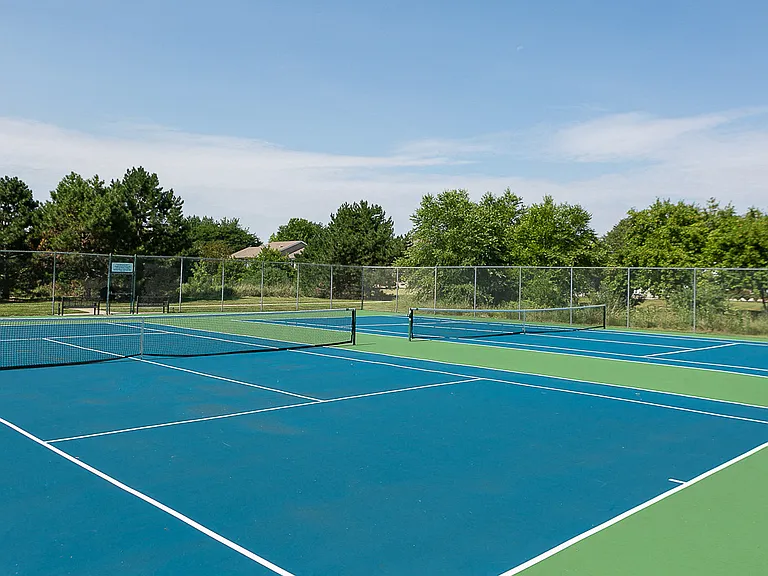 Fairways of Naperville Tennis Courts