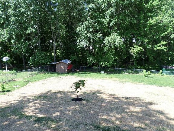 3rd image of 394 Tanglewood Dr