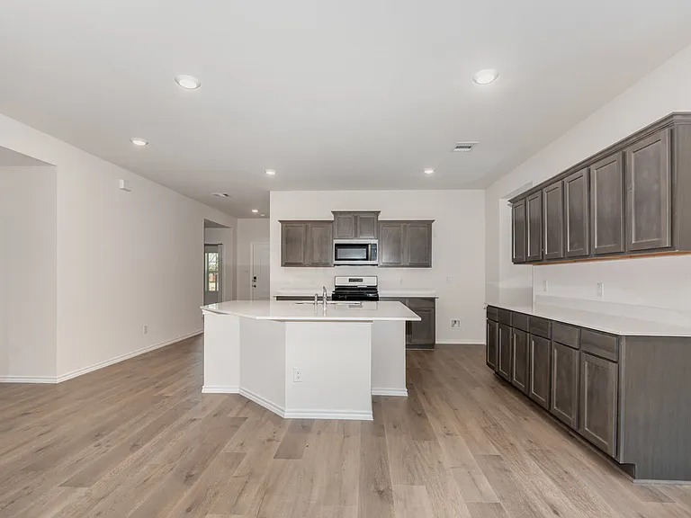 3928 Amethyst Dr — Photo 6