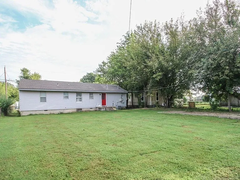 2536 W Easton St N — Photo 29