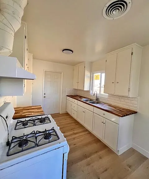 813 Oakwood St — Photo 5