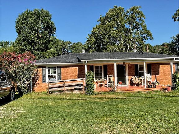 4th image of 3907 Yanceyville St