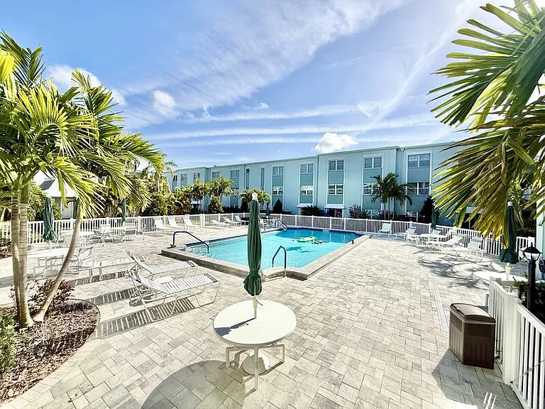1712 Belleair Forest Dr #D — Photo 43