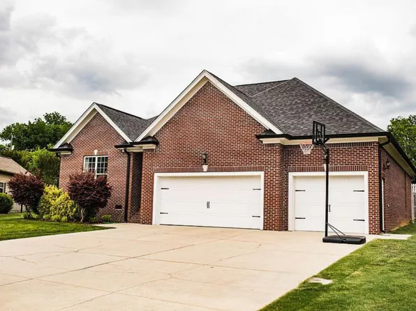 3726 Willow Lake Cir, Chattanooga, TN 37419