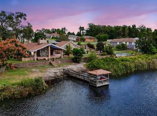 1910 College Park Dr, Tavares, FL 32778