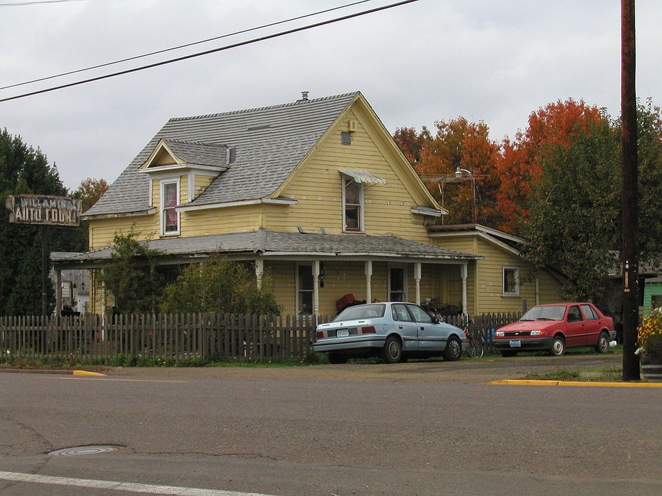 2-story house - 3 bed, 2 bath