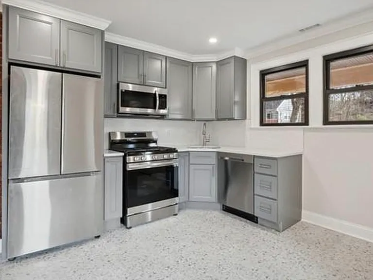 504 Ashford Ave #2W — Photo 5
