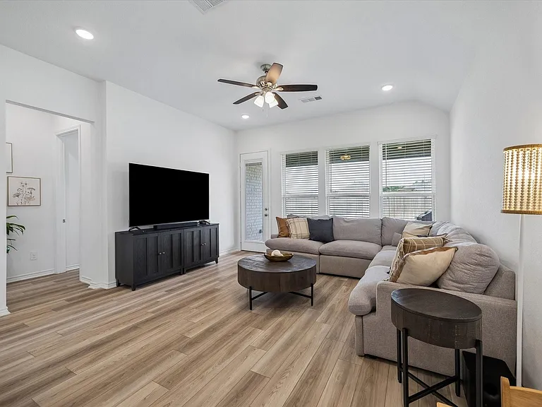 551 Ruby Bend Ln — Photo 4
