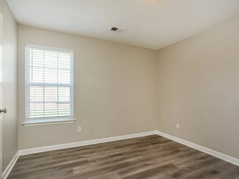 50 Oakland Woods Cv — Photo 11