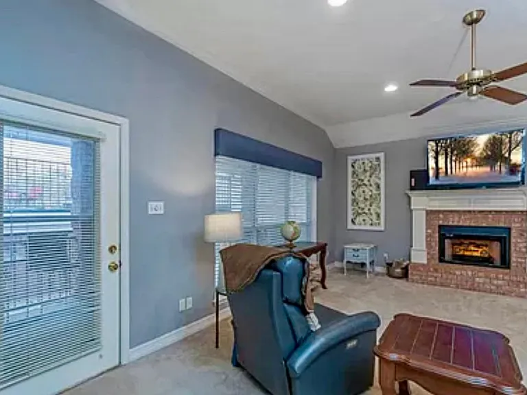 815 Montreal Dr — Photo 9