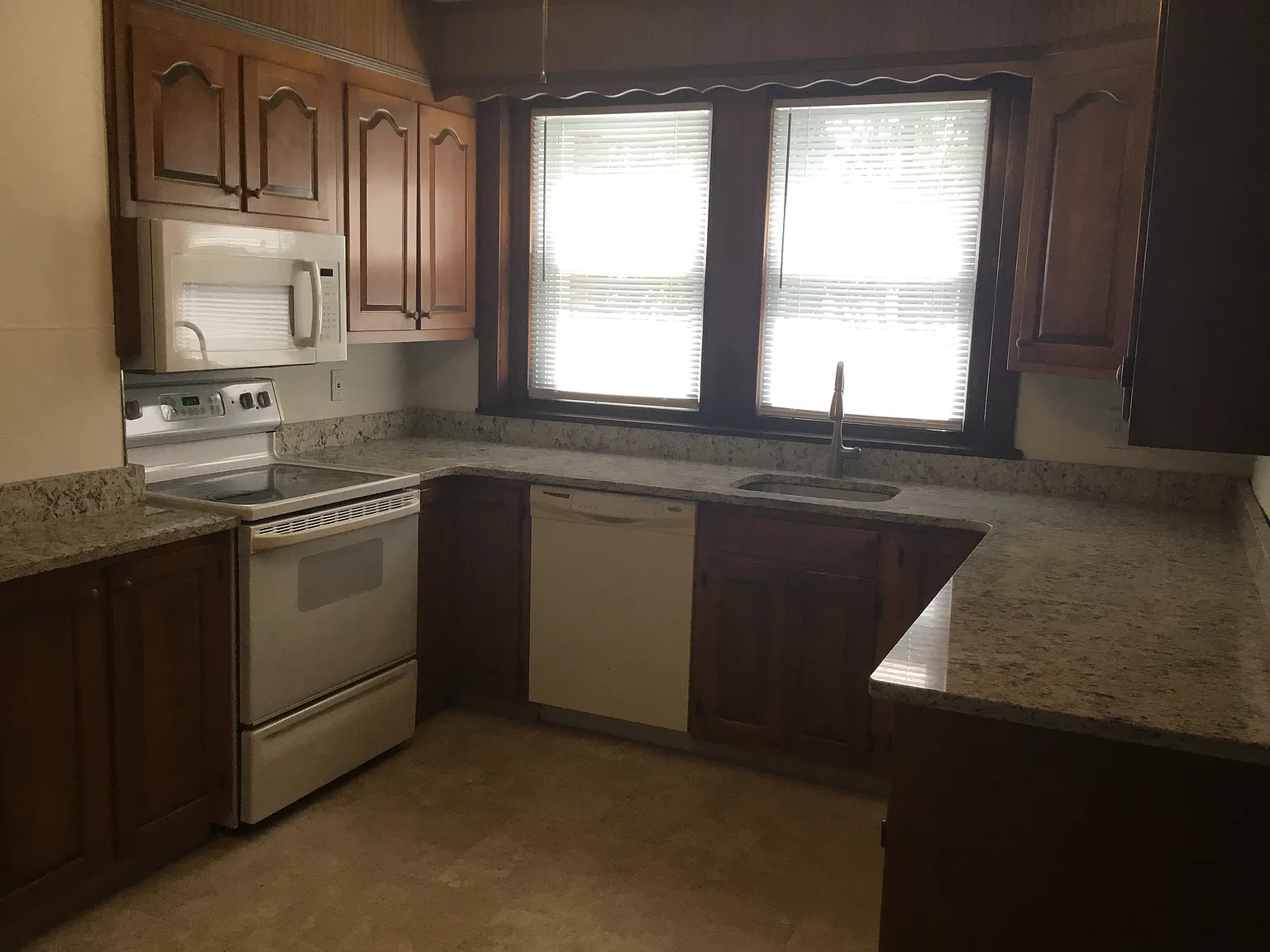 4 bed, $3,000 — Photo 3